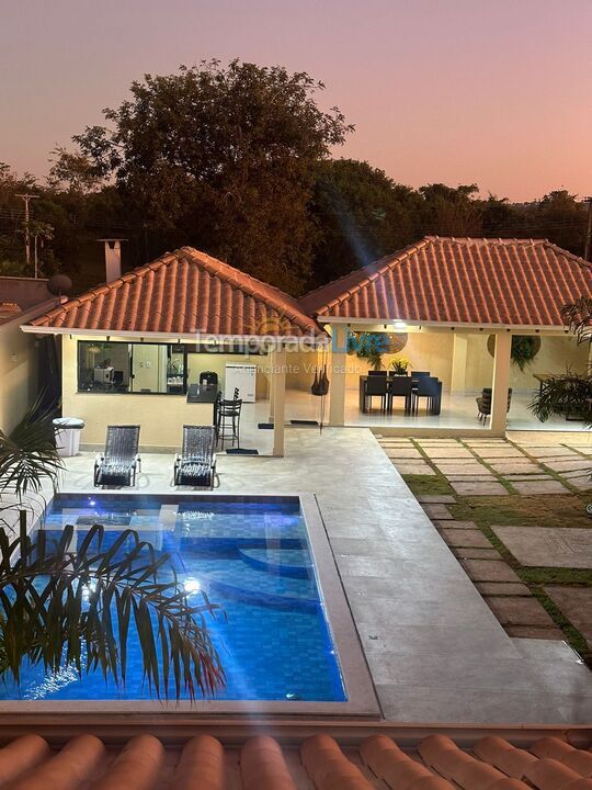 Casa para aluguel de temporada em Caldas Novas (Condomínio Marina Di Caldas)