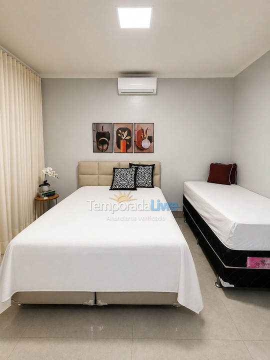 Casa para aluguel de temporada em Caldas Novas (Condomínio Marina Di Caldas)