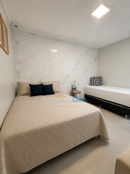 Casa para aluguel de temporada em Caldas Novas (Condomínio Marina Di Caldas)