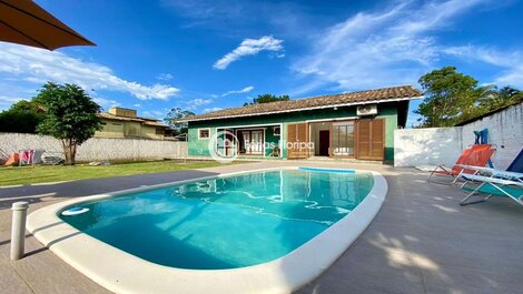 Casa con piscina a pocos pasos de la playa de Morro das Pedras.