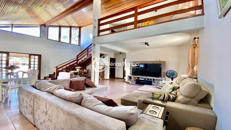 Spacious house with pool near Morro das Pedras Beach