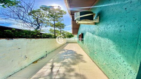 Casa con piscina a pocos pasos de la playa de Morro das Pedras.