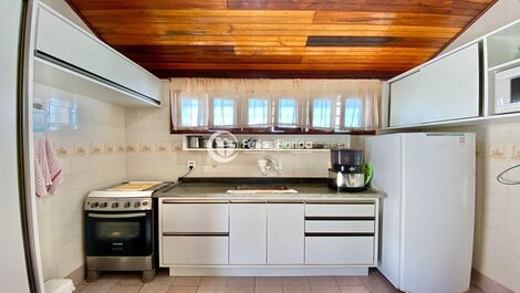 Spacious house with pool near Morro das Pedras Beach
