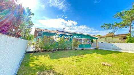 Casa con piscina a pocos pasos de la playa de Morro das Pedras.