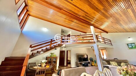 Spacious house with pool near Morro das Pedras Beach