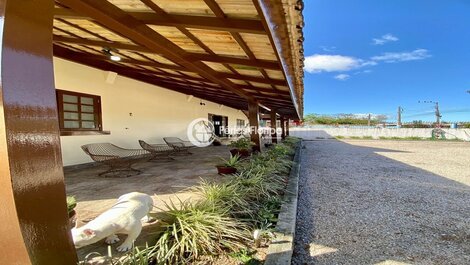 Spacious house with pool near Morro das Pedras Beach