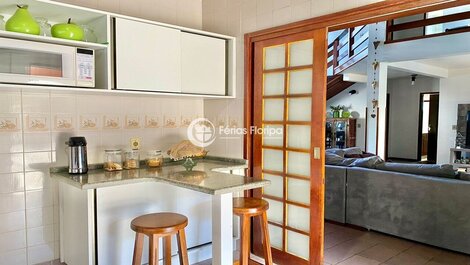 Spacious house with pool near Morro das Pedras Beach