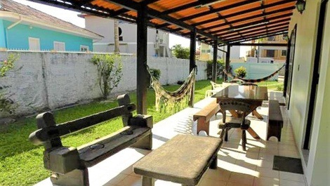 Excelente casa en la Playa Lagoinha, a 30 metros del mar.