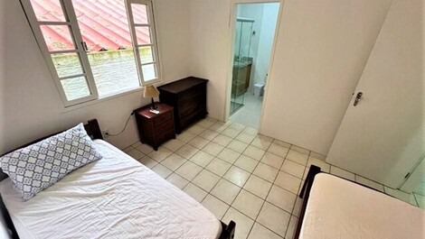 Excelente casa en la Playa Lagoinha, a 30 metros del mar.