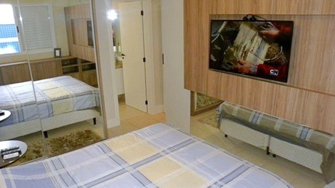 Excellent apartment one block from the sea.