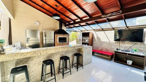 Excellent house with pool, in Praia Brava, 300 m from the sea.