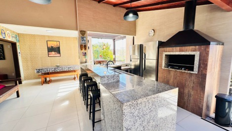 Excellent house with pool, in Praia Brava, 300 m from the sea.