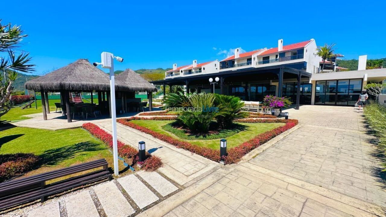 Apartamento para aluguel de temporada em Florianópolis (Praia Brava)