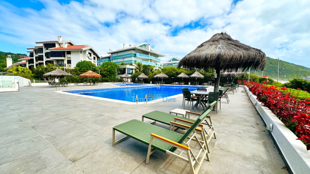 Apartamento para aluguel de temporada em Florianópolis (Praia Brava)