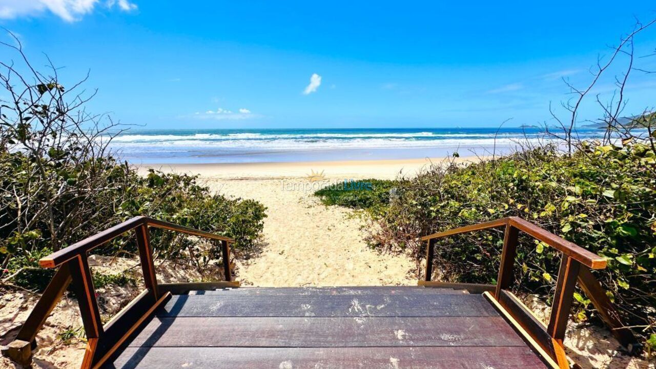 Apartamento para aluguel de temporada em Florianópolis (Praia Brava)