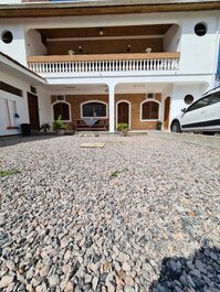 HERMOSA CASA DE DOS PLANTAS CON PISCINA