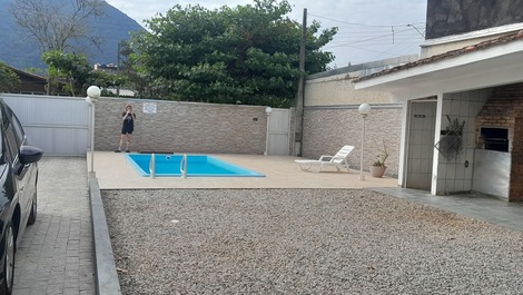 HERMOSA CASA DE DOS PLANTAS CON PISCINA