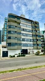 APARTAMENTO PERFECTO FRENTE AL MAR EN EL CENTRO DE ITAPEMA