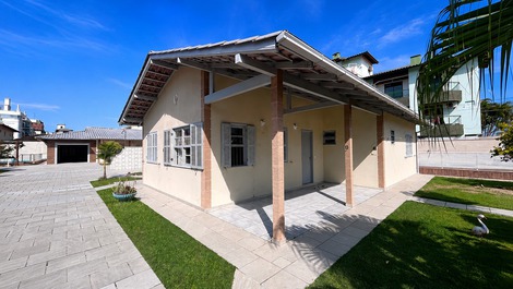 HERMOSA CASA DE 4 HABITACIONES, PISCINA PRIVADA🏖️🏡