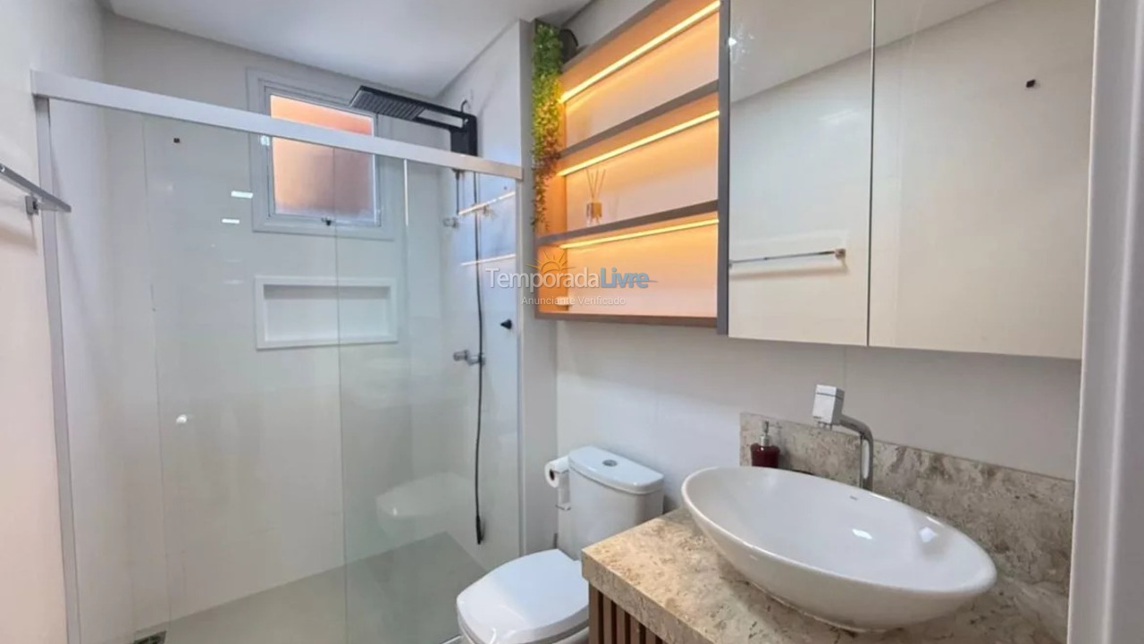 Apartamento para aluguel de temporada em Bombinhas (Praia de Canto Grande Mar de Fora)
