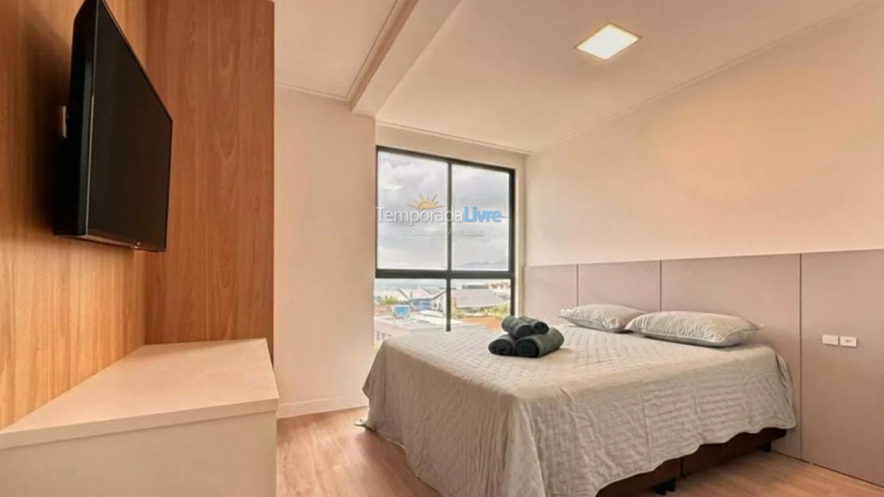 Apartamento para aluguel de temporada em Bombinhas (Praia de Canto Grande Mar de Fora)