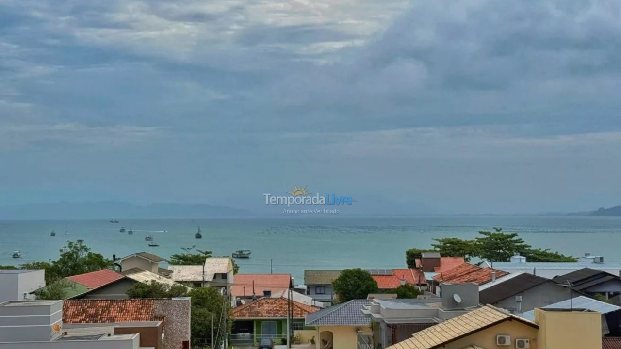 Apartamento para aluguel de temporada em Bombinhas (Praia de Canto Grande Mar de Fora)