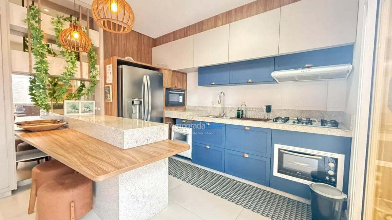 Apartamento para aluguel de temporada em Bombinhas (Praia de Canto Grande Mar de Fora)