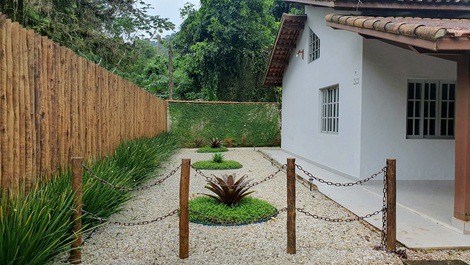 Canteiros laterais.