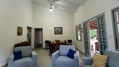 Salas com ventilador de teto.