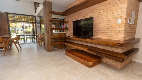 Luxury House with Pool, Sleeps 14 - Canto Grande Beach | Bombinhas
