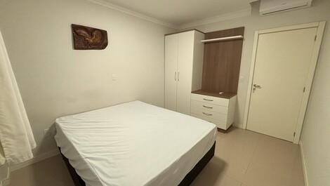 Apartamento térreo, Localizado a 230 metros da Praia de Bombas
