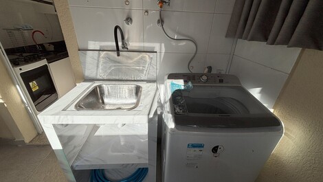 Apartamento térreo, Localizado a 230 metros da Praia de Bombas