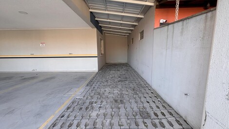 Apartamento térreo, Localizado a 230 metros da Praia de Bombas