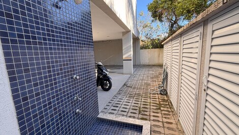 Apartamento térreo, Localizado a 230 metros da Praia de Bombas