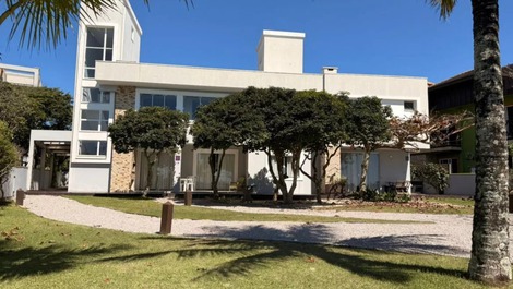 Casa Adosada Inferior Frente a la Playa - Playa Canto Grande, Bombinhas