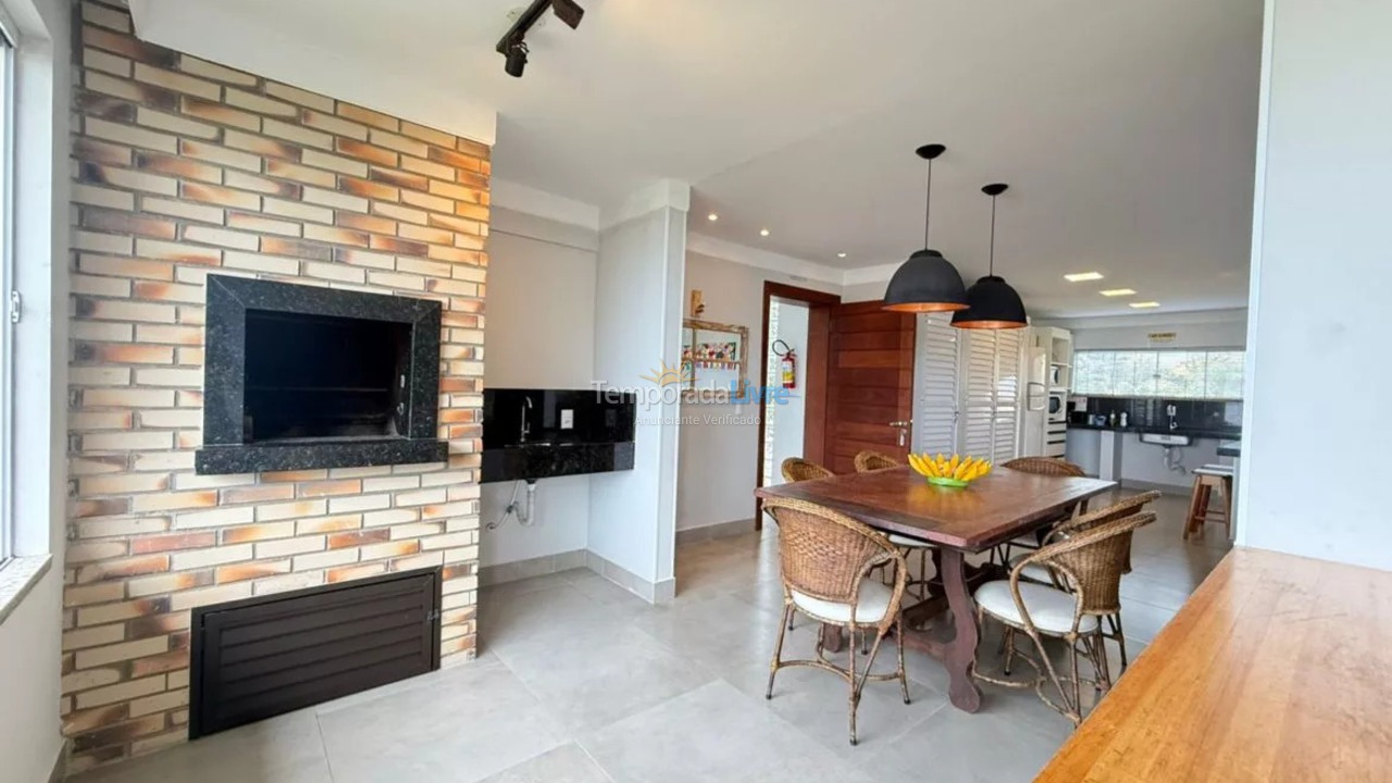 Apartamento para aluguel de temporada em Bombinhas (Canto Grande)