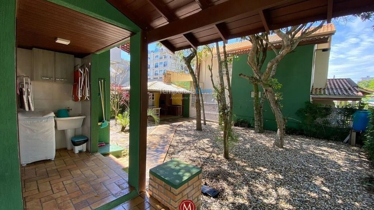 Casa para aluguel de temporada em Bombinhas (Canto Grande)