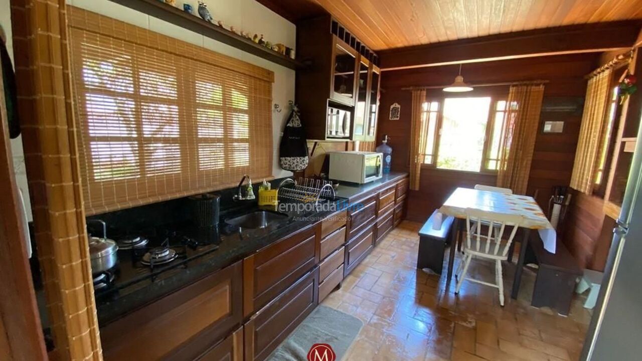 Casa para aluguel de temporada em Bombinhas (Canto Grande)