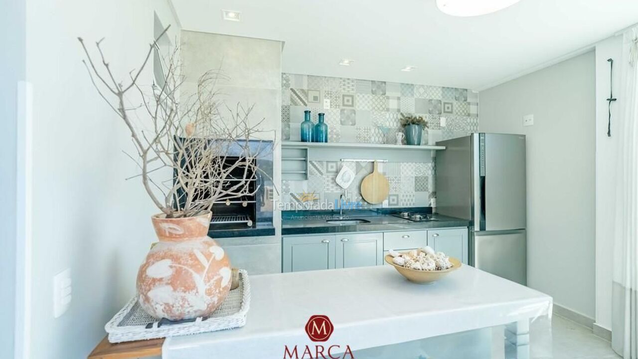 Apartamento para aluguel de temporada em Bombinhas (Canto Grande)