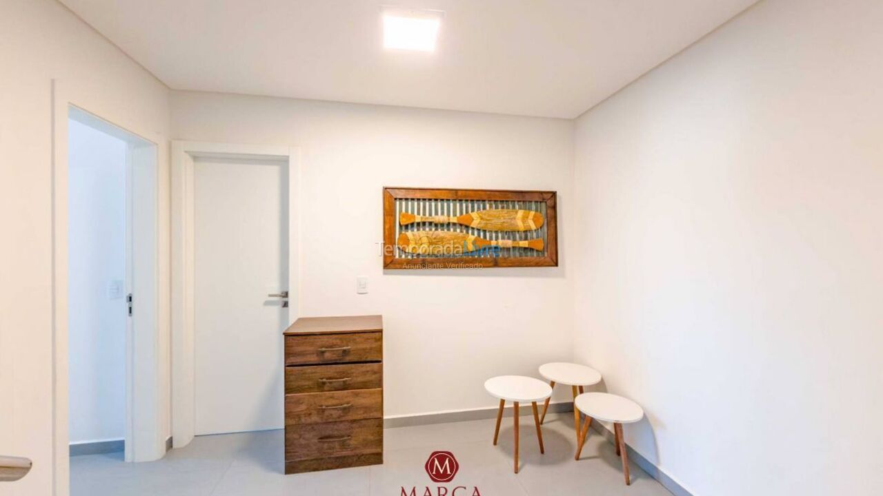 Apartamento para aluguel de temporada em Bombinhas (Canto Grande)