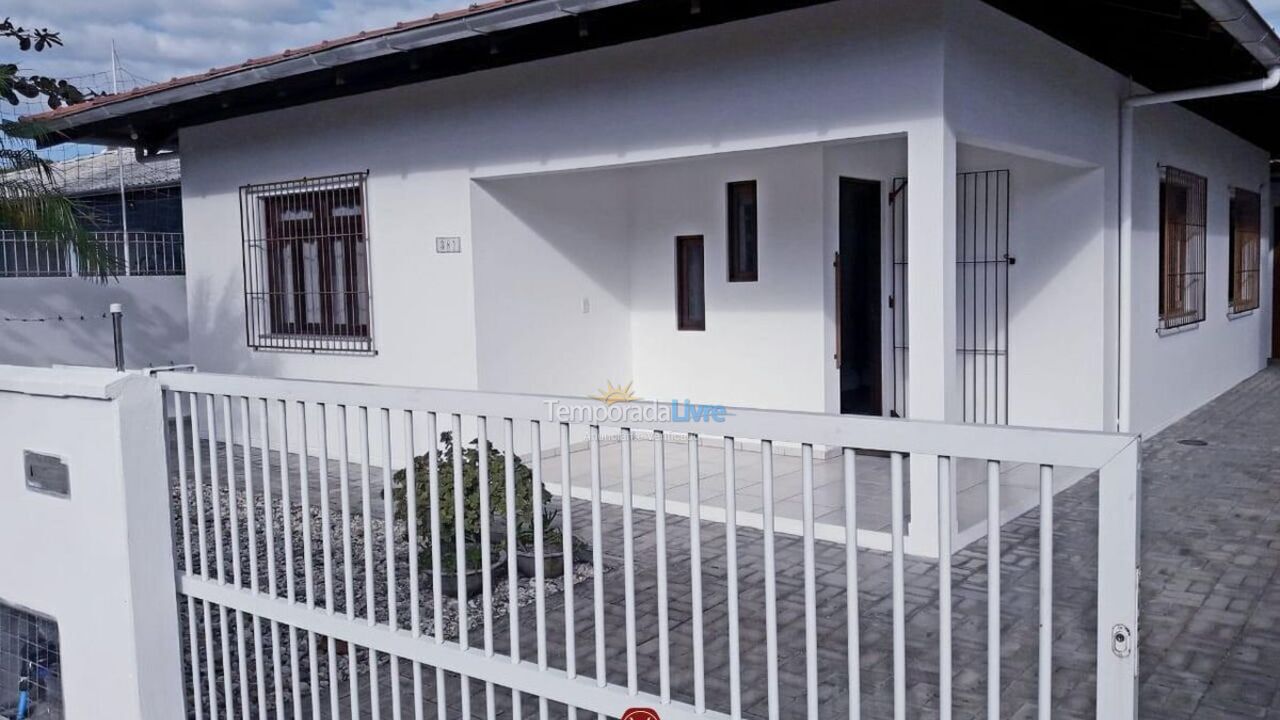 Casa para aluguel de temporada em Bombinhas (Canto Grande)