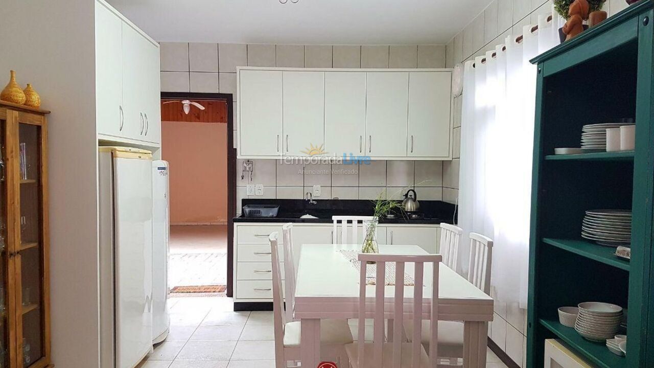 Casa para aluguel de temporada em Bombinhas (Canto Grande)