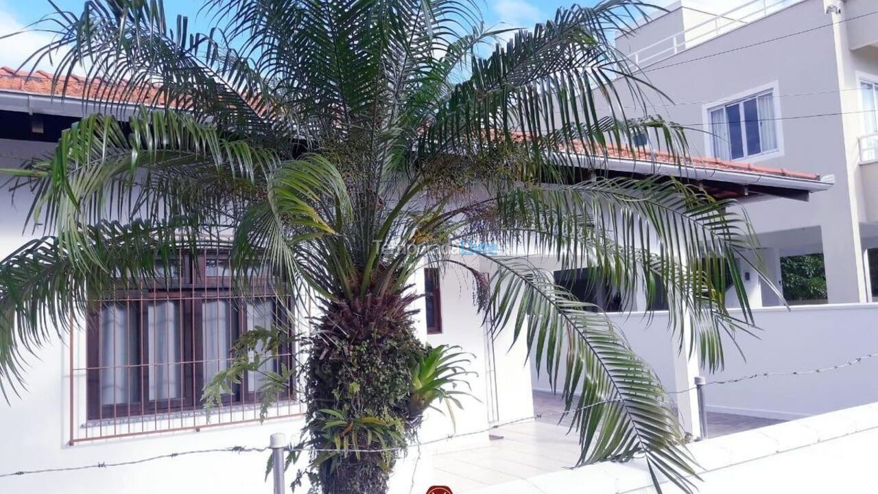 Casa para aluguel de temporada em Bombinhas (Canto Grande)