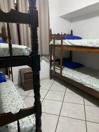 APARTAMENTO SIMPLES E FAMILIAR NA PRAIA DO FORTE/CENTRO