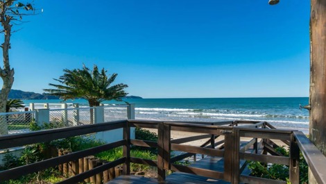 Beachfront Townhouse with 3 Suites - Canto Grande Beach, Bombinhas
