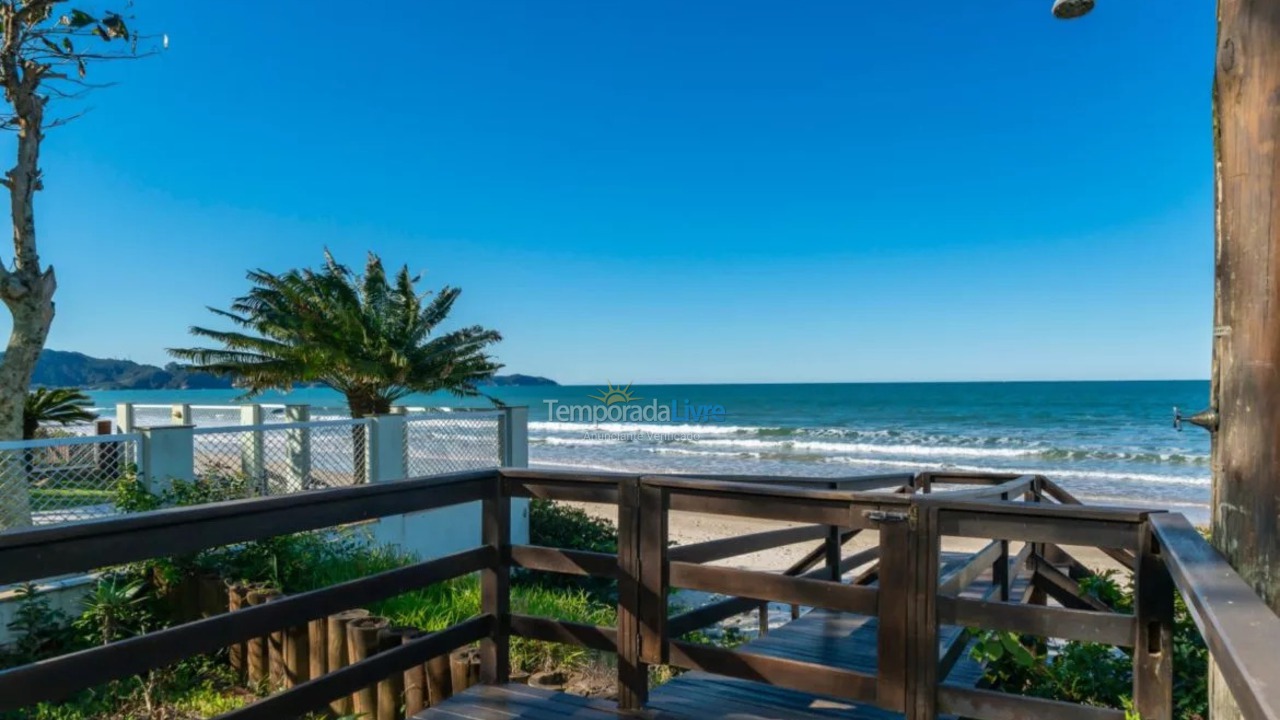 Apartamento para aluguel de temporada em Bombinhas (Canto Grande)