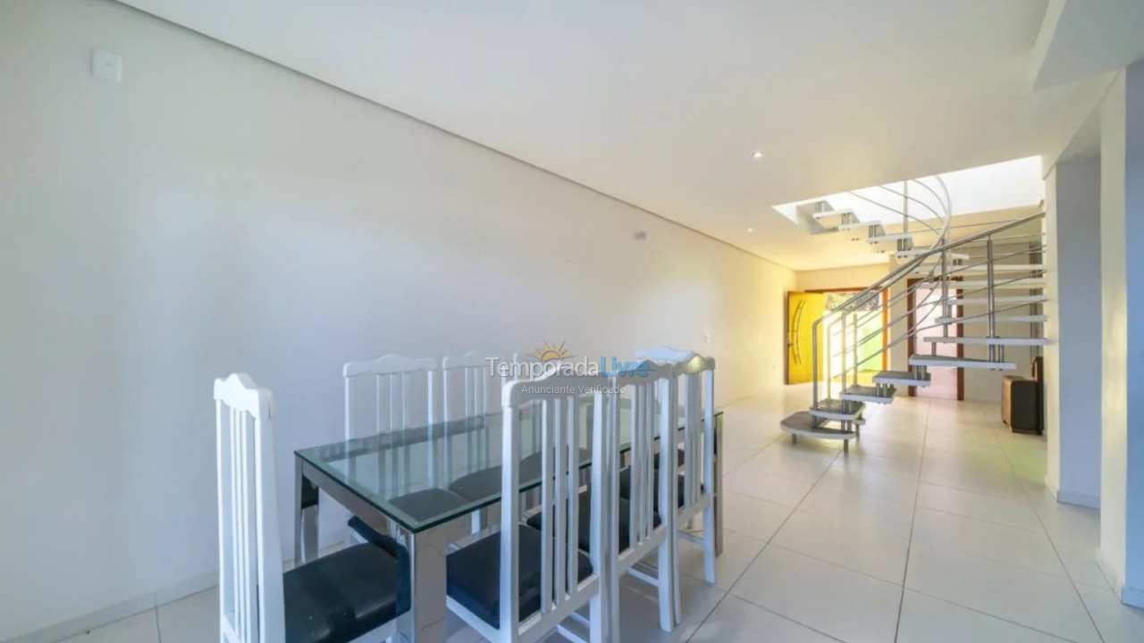 Apartamento para aluguel de temporada em Bombinhas (Canto Grande)
