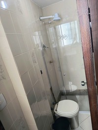 Banheiro da área de serviço 