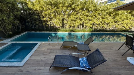 ¡Amplia casa gourmet con 3 suites en Jurere!