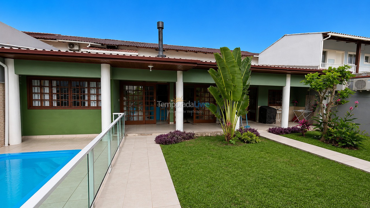 Casa para aluguel de temporada em Florianopolis (Canasvieiras)